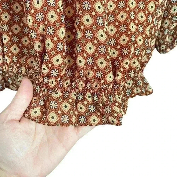Floral Print Open Shoulder Blouse - Picture 5 of 8